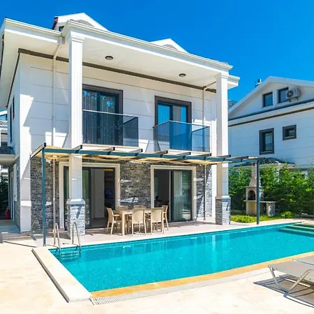 Hisaroenue'de 4 Yatak Odali Villa-villa Bahama