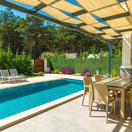 Hisaroenue'de 4 Yatak Odali Villa-villa Bahama Vila