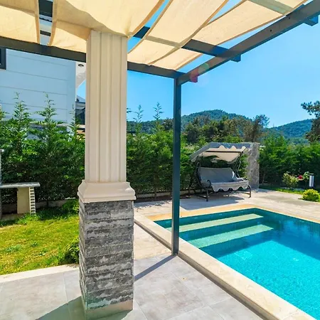 Hisaroenue'de 4 Yatak Odali Villa-villa Bahama * Fethiye