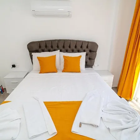 Vila Hisaroenue'de 4 Yatak Odali Villa-villa Bahama