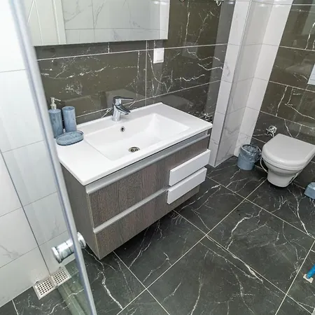 Vila Hisaroenue'de 4 Yatak Odali Villa-villa Bahama