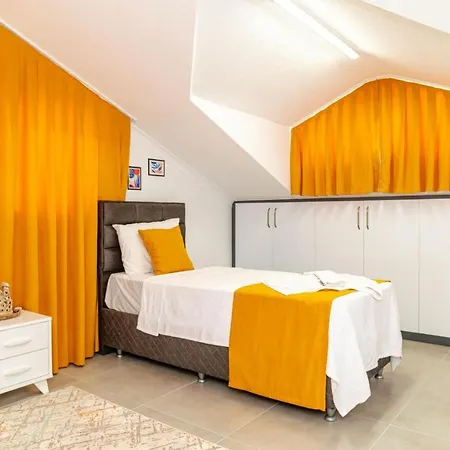 Villa Hisaroenue'de 4 Yatak Odali Villa-villa Bahama