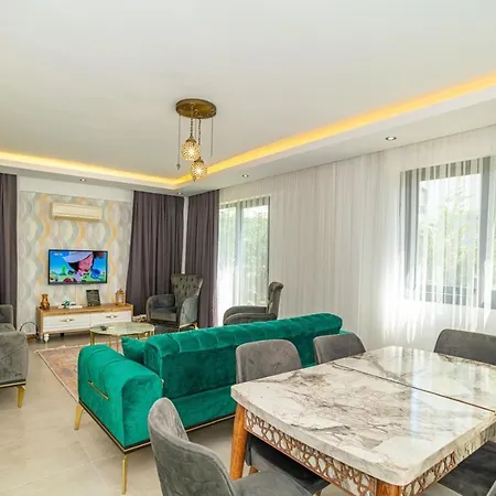 Hisaroenue'de 4 Yatak Odali Villa-villa Bahama Vila *