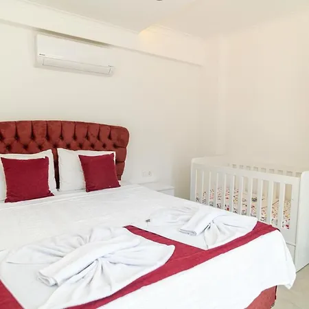 Hisaroenue'de 4 Yatak Odali Villa-villa Bahama Vila *