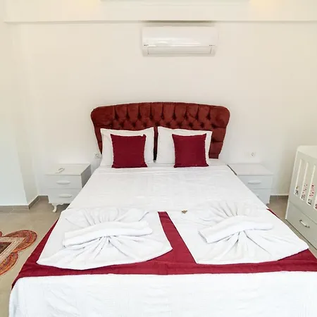 Vila Hisaroenue'de 4 Yatak Odali Villa-villa Bahama *