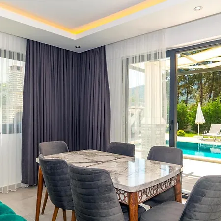 Hisaroenue'de 4 Yatak Odali Villa-villa Bahama Vila *